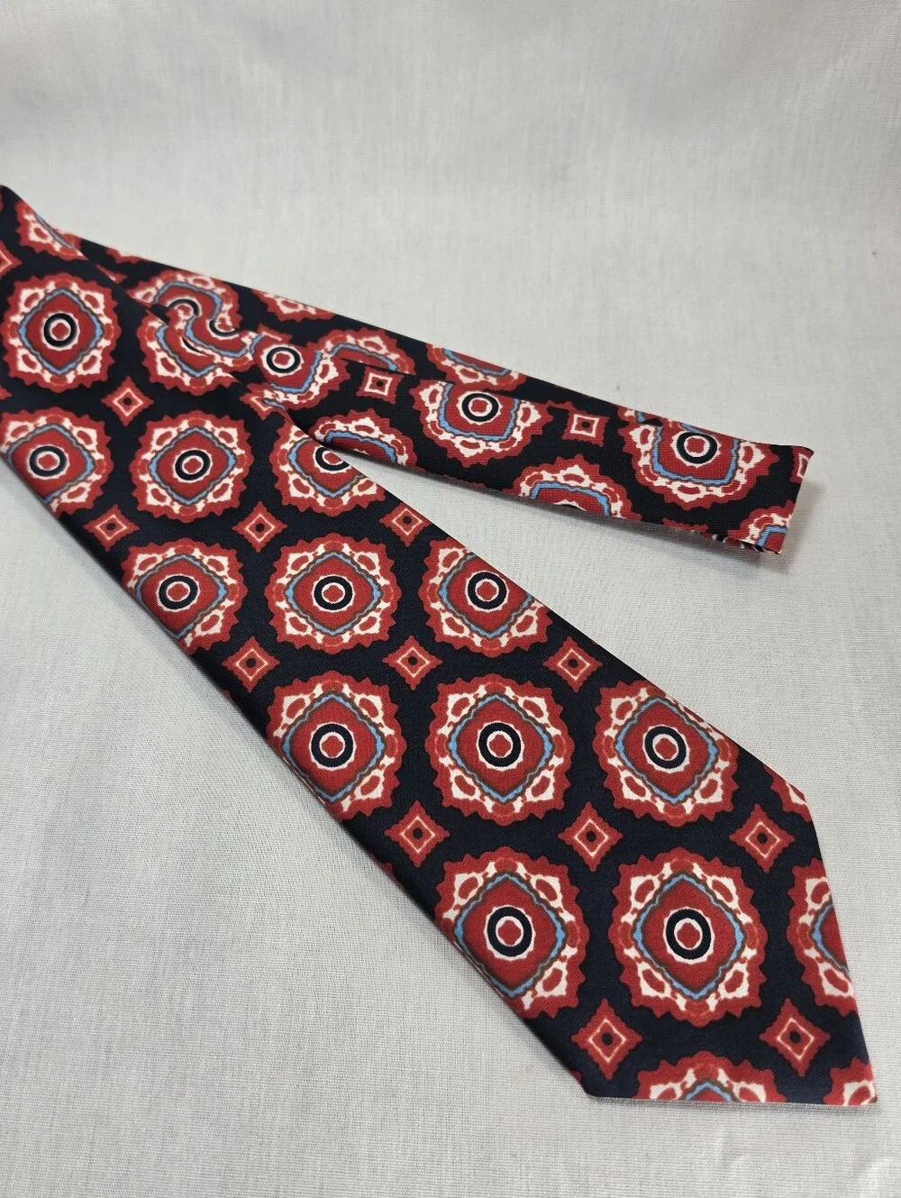 Men's Tergal Prestige Retro Navy Tie with Red Medallion Pattern